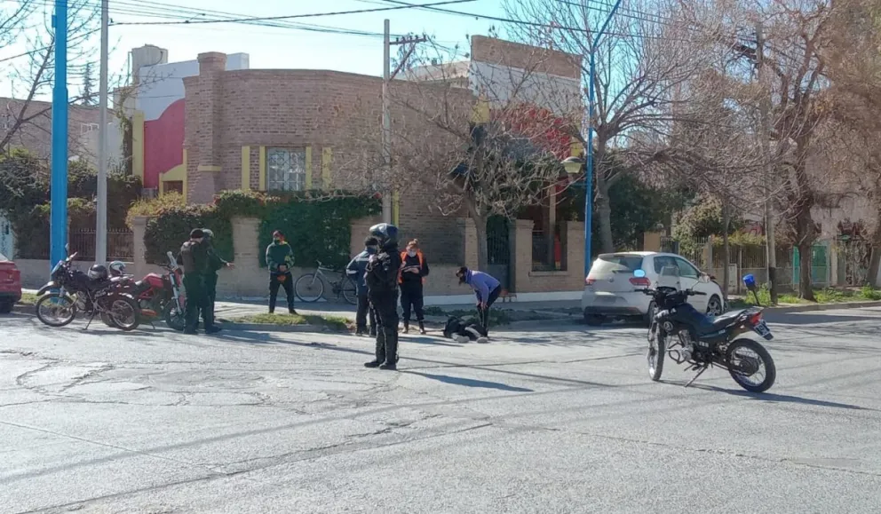 Dos motociclistas protagonizaron un fuerte choque en el centro de la ...