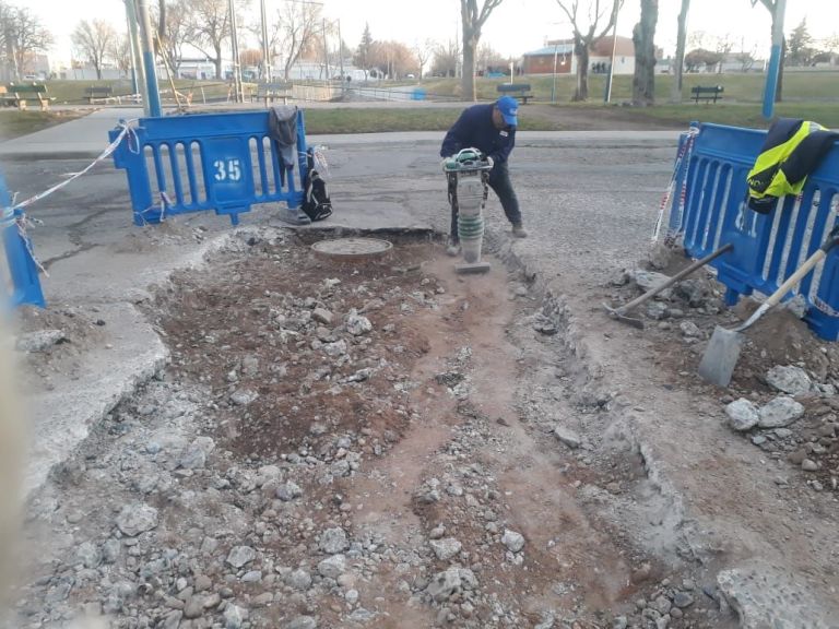 ¡Más arreglos! Esta semana continuo el plan de bacheo y reparación de calles en Roca
