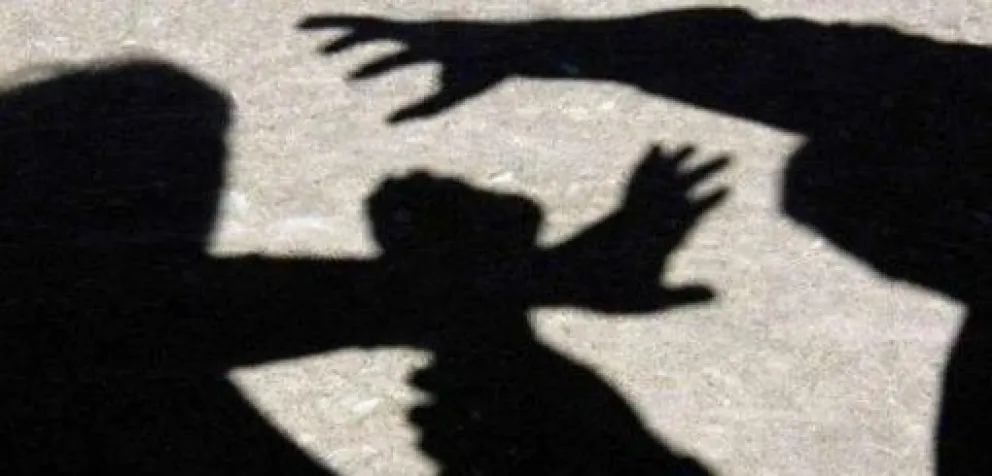 Un joven denunció haber sido secuestrado por desconocidos mientras caminaba con su pareja 