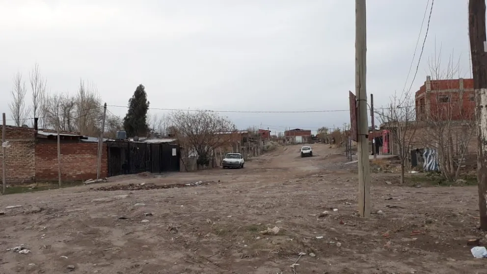 El Municipio quiere desalojar a una mujer que vive con su hijo de 3 años en un terreno en Quinta 25
