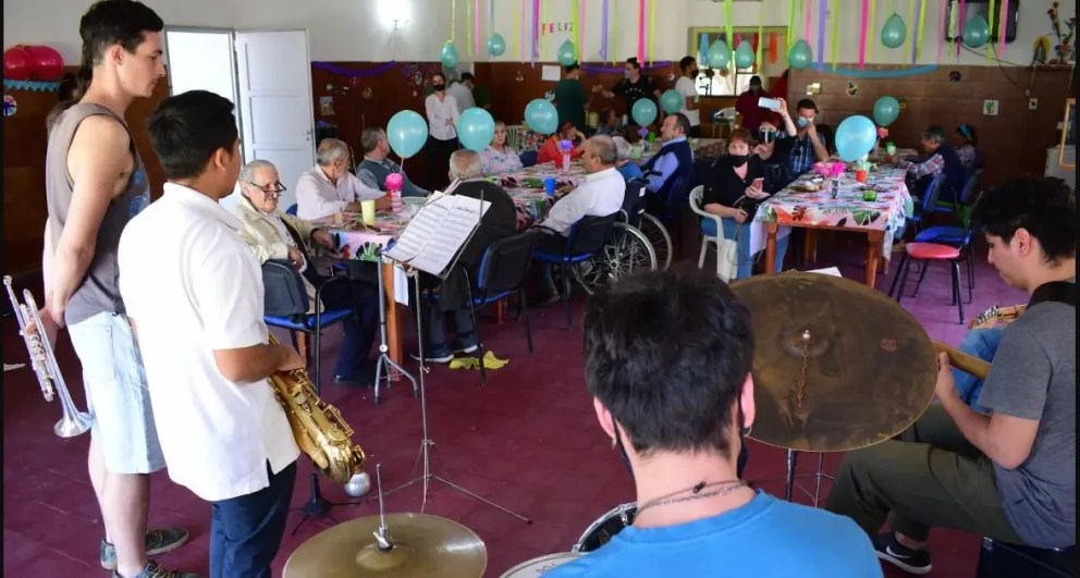 La residencia Rosa Padín celebró sus 72 años con una jornada cargada de emoción y alegría