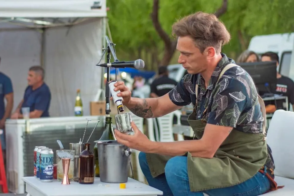 Comienza el Festival de la Sidra y las Colectividades y acá tenés todo lo que necesitas saber