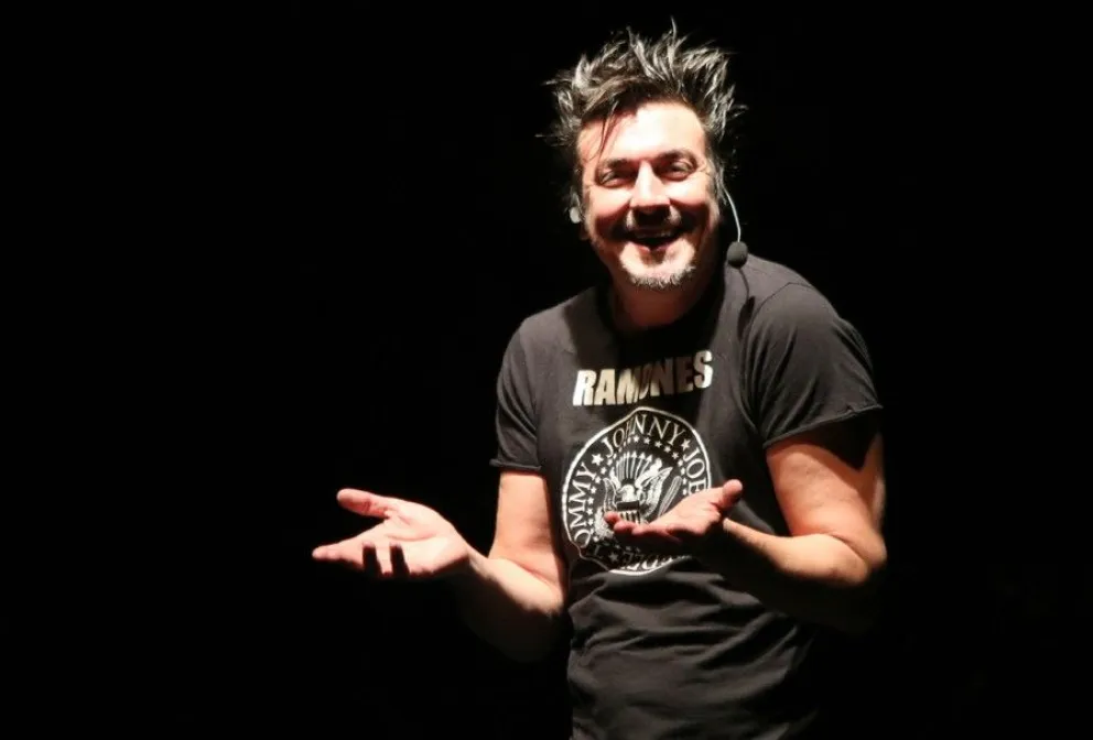 El humorista y astrólogo Joe Fernández se presentará este sábado en la Asociación Española