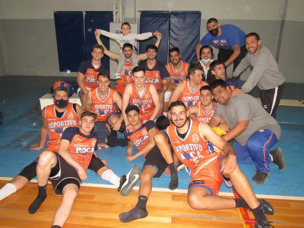 Deportivo Roca volvió a ganar y es líder en el Pre-Federal