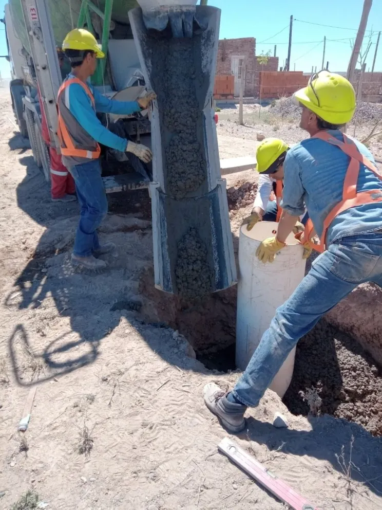 Cada vez falta menos: avanzan con la obra de red eléctrica del loteo "Carlos Soria"