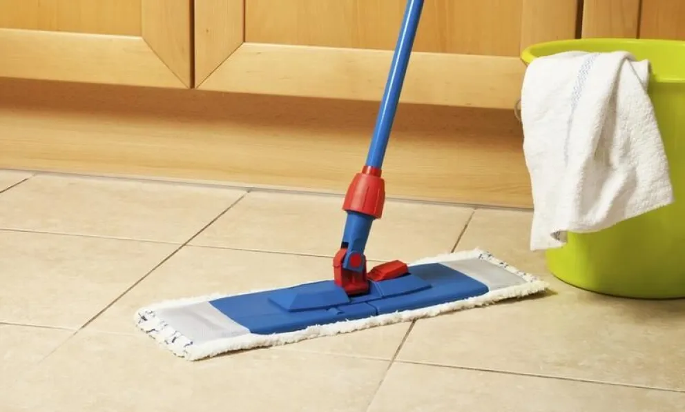 Cómo eliminar fácilmente la grasa del piso de tu cocina con estos tips