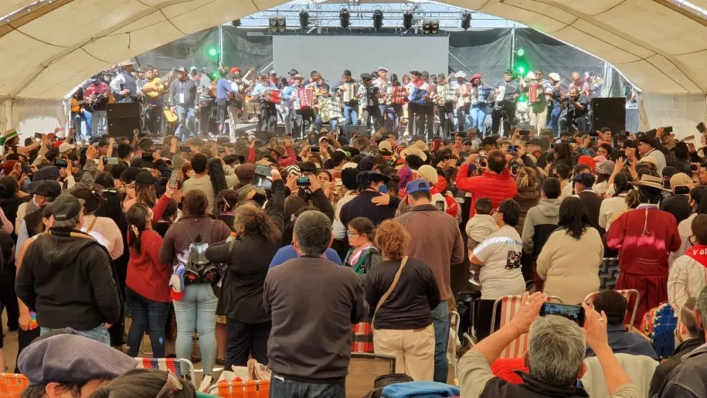 Miles de personas en "La pasión del Maruchito": Un orgullo nacional, con un impresionante despliegue de artistas