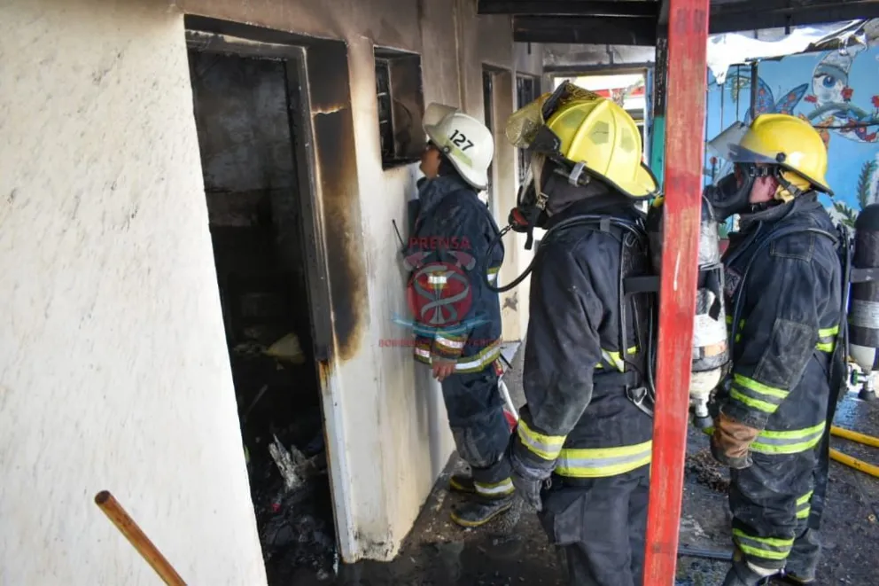 Bomberos tuvo que sofocar un incendio en el CAINA