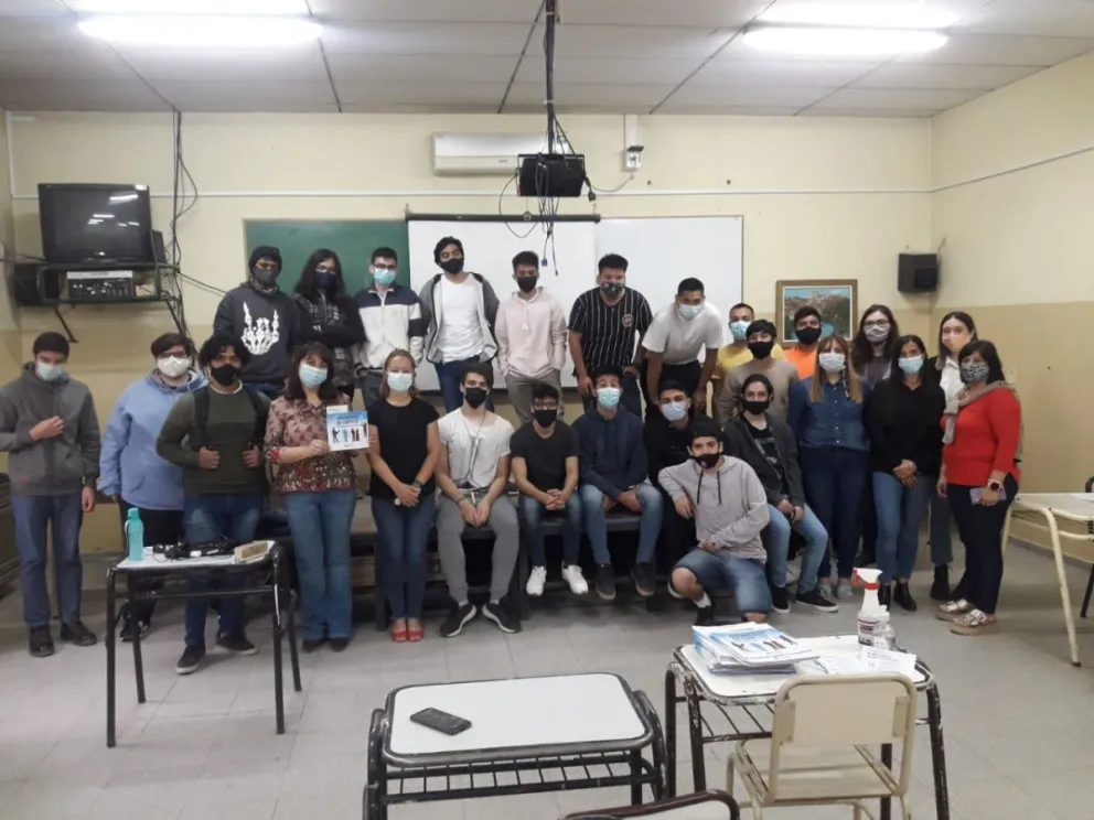Un éxito total: Grandes y chicos participaron de los talleres para armar su curriculum  