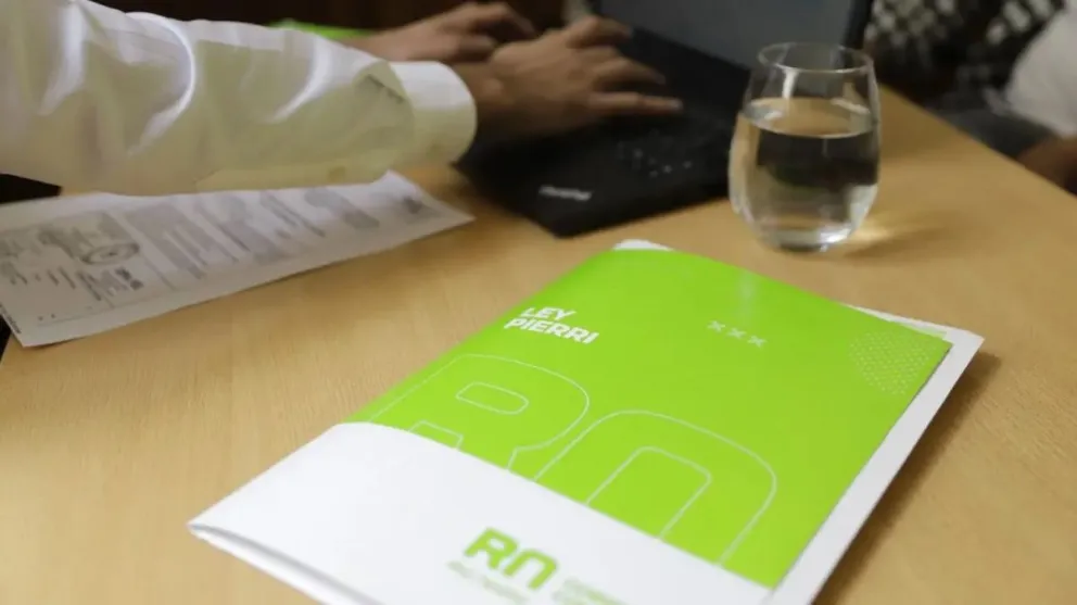 Realizan trámites sobre la regularización dominial de viviendas en Roca