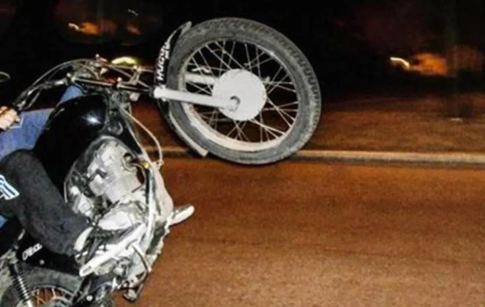 Atropelló a dos inspectoras de tránsito en su moto y terminaron hospitalizadas