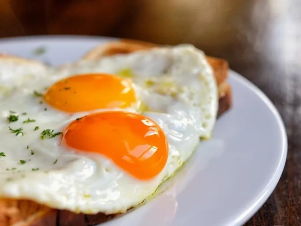 Cómo preparar el huevo frito perfecto: 5 trucos para esta simple y rápida receta