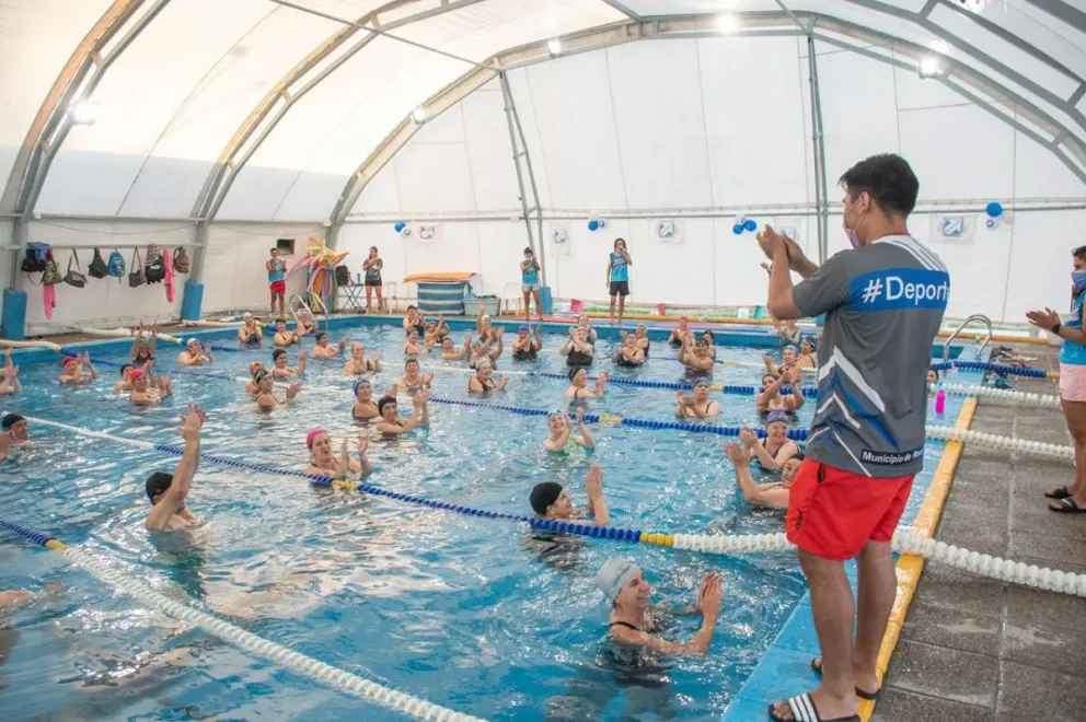 Hoy empiezan las inscripciones para los talleres de verano: Natación, aquagym, canotaje, beach voley y mucho más