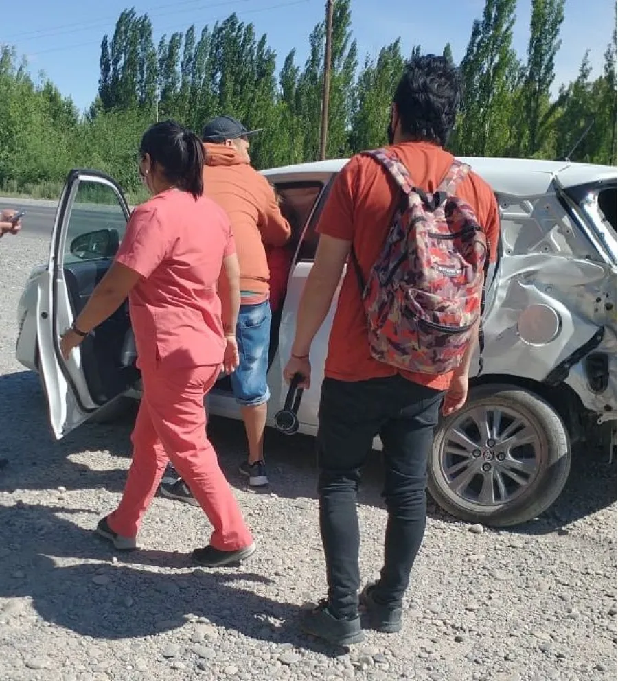 AHORA: Un koko chocó a un vehículo desde atrás sobre Ruta 22