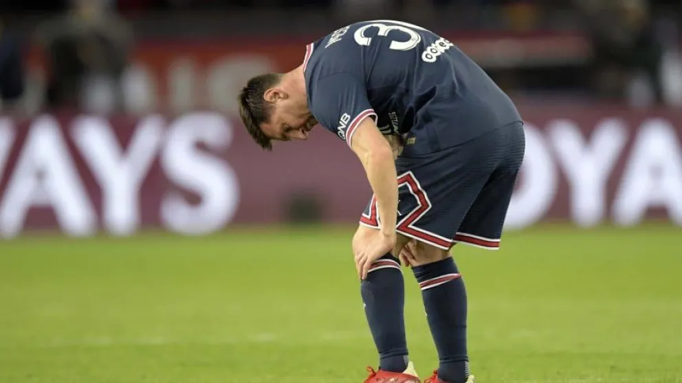 Operativo relámpago: Messi viajó a Madrid para tratarse la lesión en la rodilla