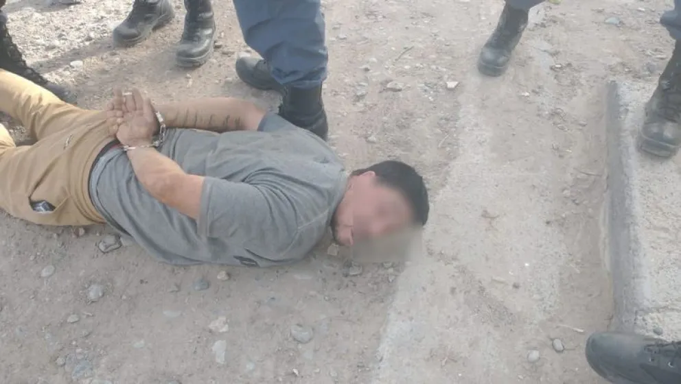 Formulan cargos contra una pareja acusada de atropellar a un policía