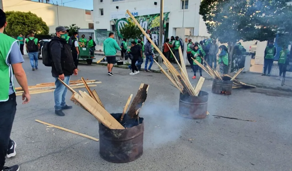 ATE endurece medidas con un paro de 96 horas y acampes frente a PAMI