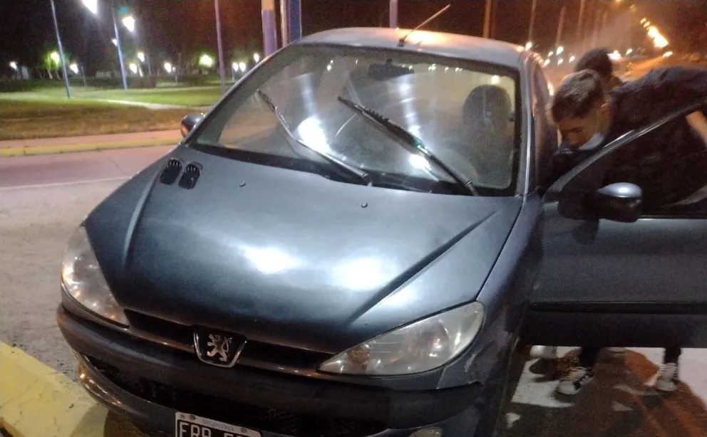 Podría haber sido fatal: se llevó puesta la rotonda de Gelonch y Mendoza
