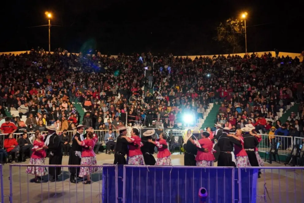 Luego de una espectacular primer noche, el aniversario de Regina continúa hoy y el domingo