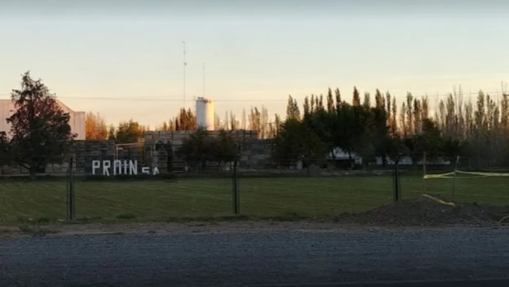 No dejan ni el alambrado: Se llevaron el cerco perimetral de una empresa