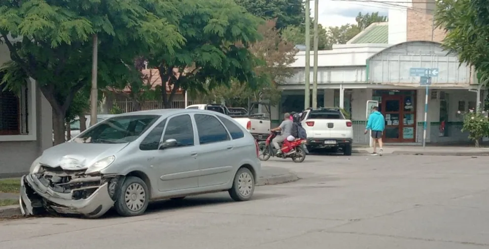 Un nuevo siniestro vial: Tremendo choque en Don Bosco y Rodhe 