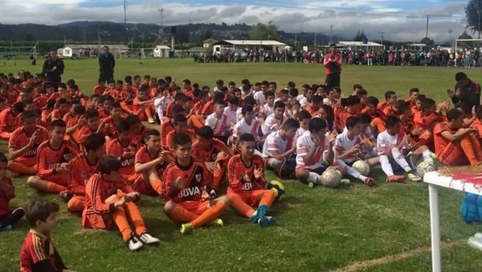 ¡Llegó el día! Ponete los botines y rompela que River está buscando jugadores en la ciudad 