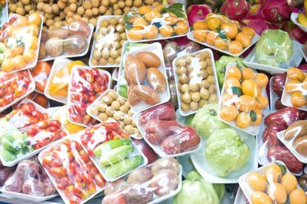 No más envoltorios plásticos para frutas y verduras ¿En Roca podría aplicarse?