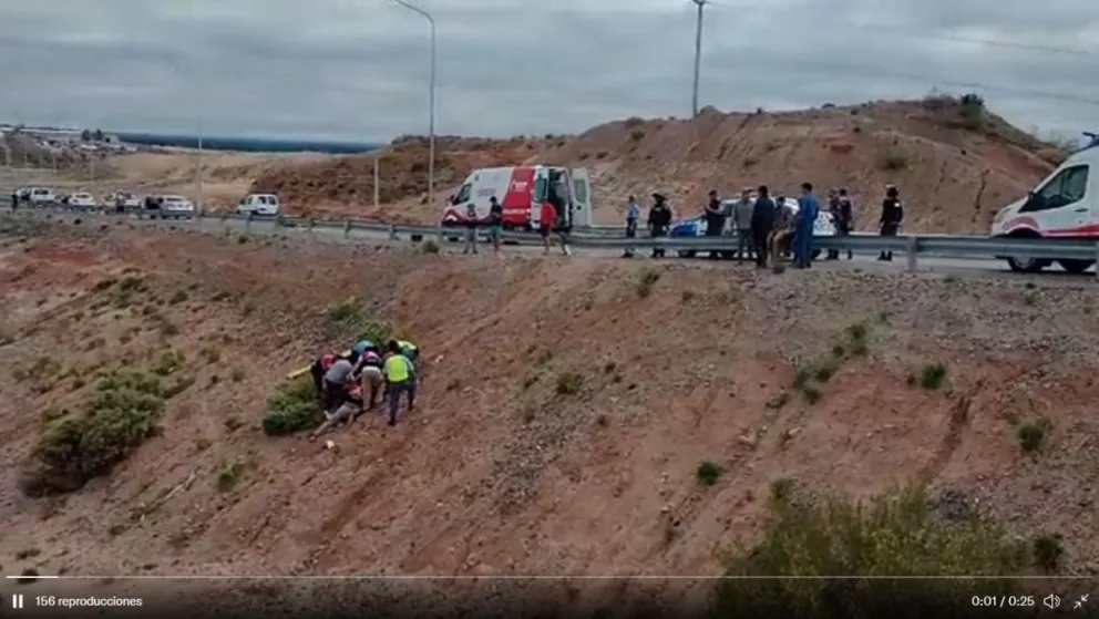 Terrible: Derrapó en la Ruta y terminó en el cañadón