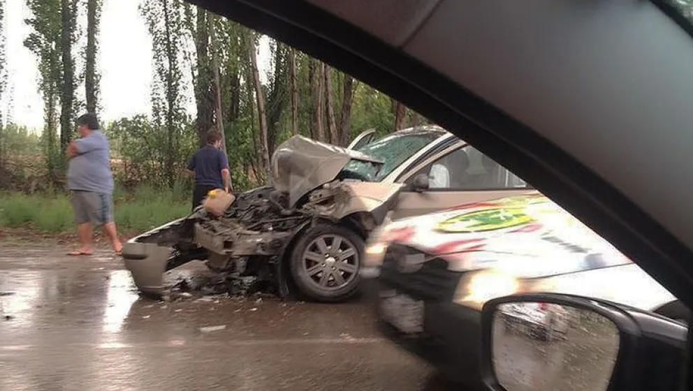 Accidente en Ruta Chica: Un auto quedó destruído