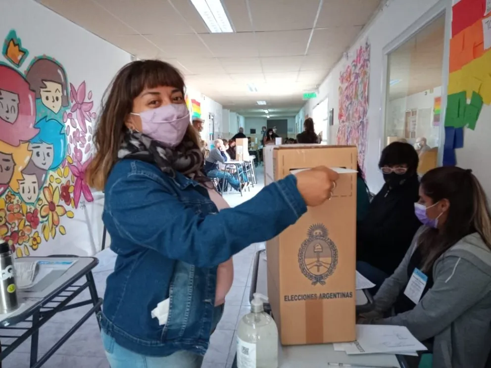 El voto a media mañana incluyó a Santillán y a Di Giacomo