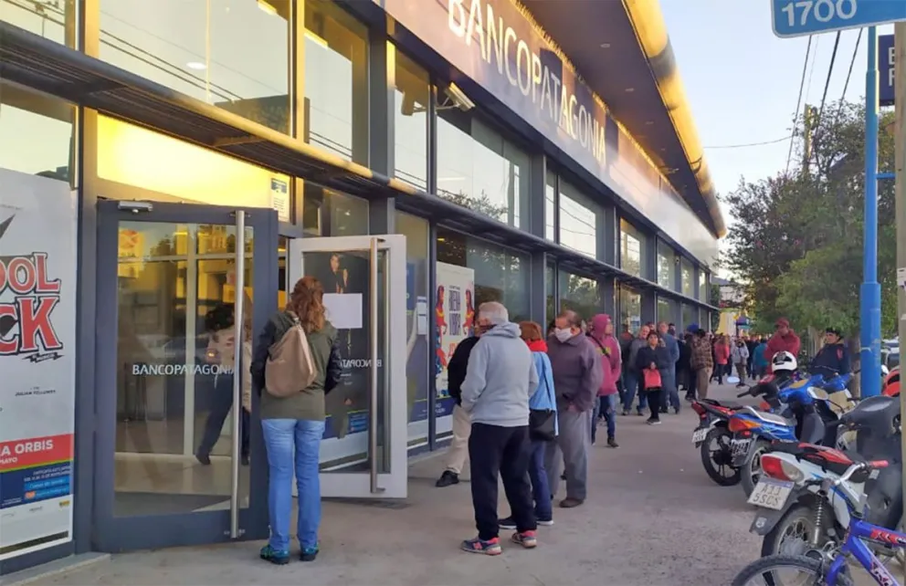 Si necesitas ir al banco, desde hoy comenzaron a atender sin turnos 