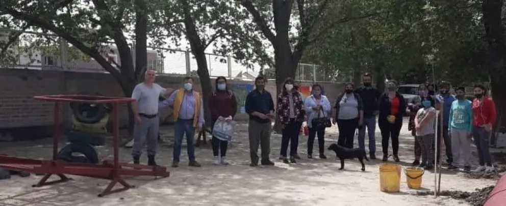 La solidaridad nunca se detiene: Instalaron una plaza en la Escuela 223