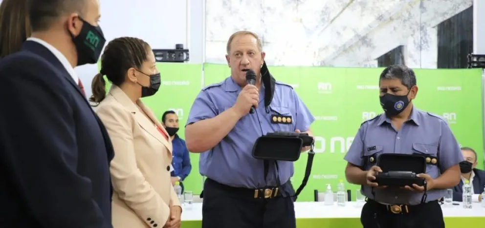 Se entregaron "monoculares con visión nocturna" para la lucha contra el Narcotráfico