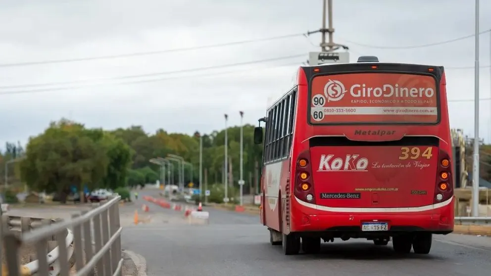 La caída ocurrió dentro de un colectivo en la Ruta 22, cuando la mujer viajaba desde Cervantes hacia Mainqué. Foto: archivo