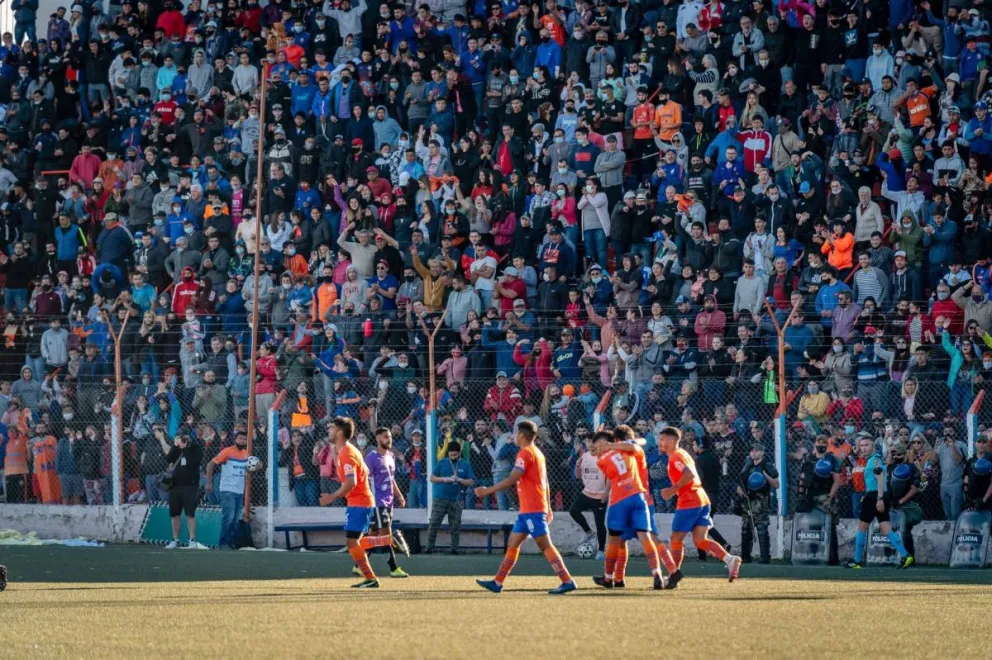 Esta noche debuta el Depo en el Torneo Regional: Mirá el horario, alineaciones y el precios de entradas