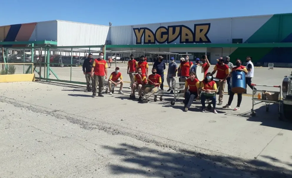 Trabajadores de un hipermercado realizan protestas por salarios y mejores condiciones