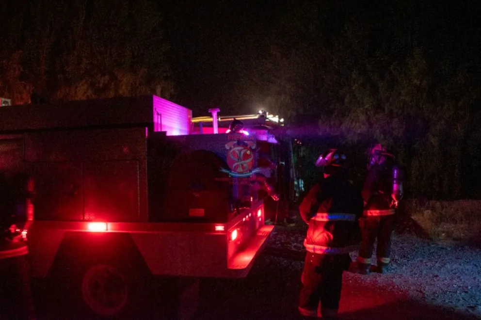 Un incendio en barrio norte demandó varias horas de trabajo para los bomberos