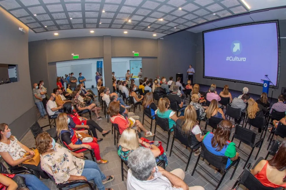 Inicia el ciclo de cine para adultos mayores en el Espacio Multicultural Municipal