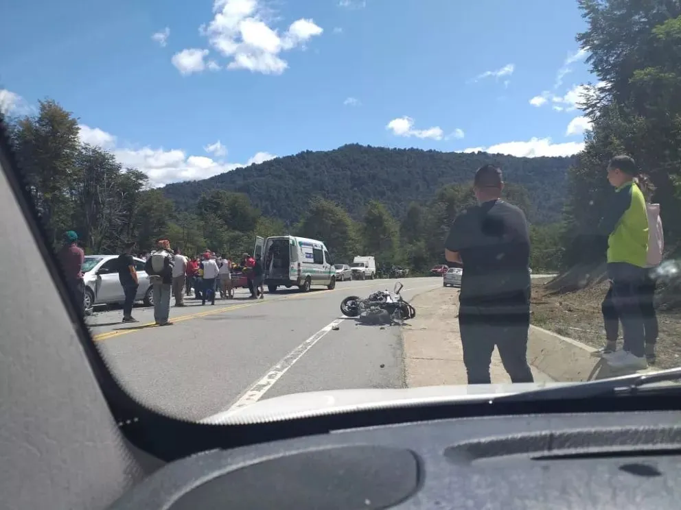 Murió un motociclista en un siniestro vial en la Ruta de los Siete Lagos