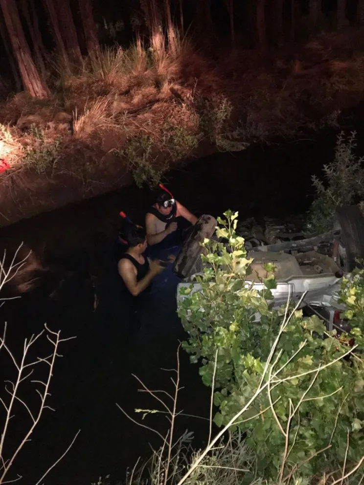 Tragedia en la Ruta 69: Un auto volcó, cayó a un canal y murió una nena de 4 años que viajaba con su familia