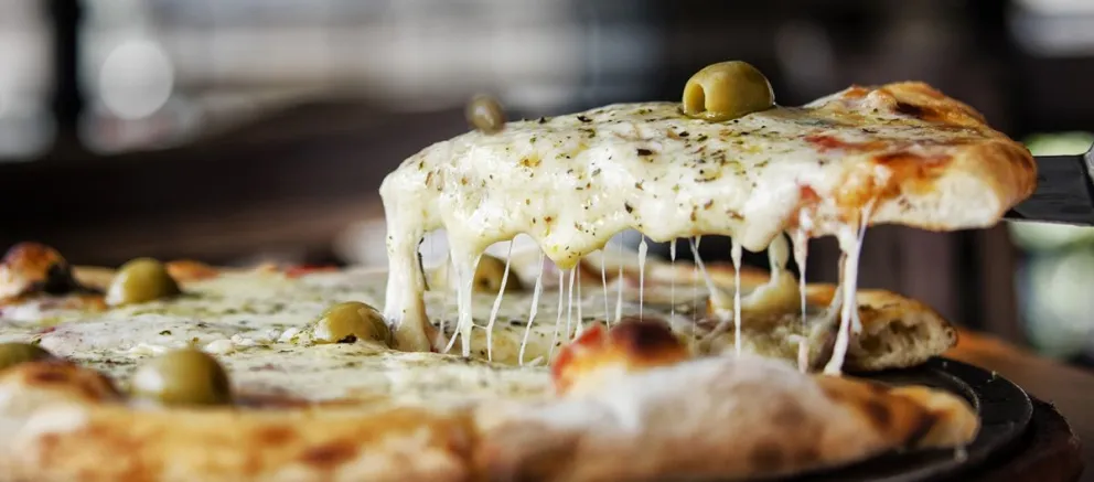 Impaciencia al extremo: pidió una pizza y como demoraba los amenazó con un fusil AK-47