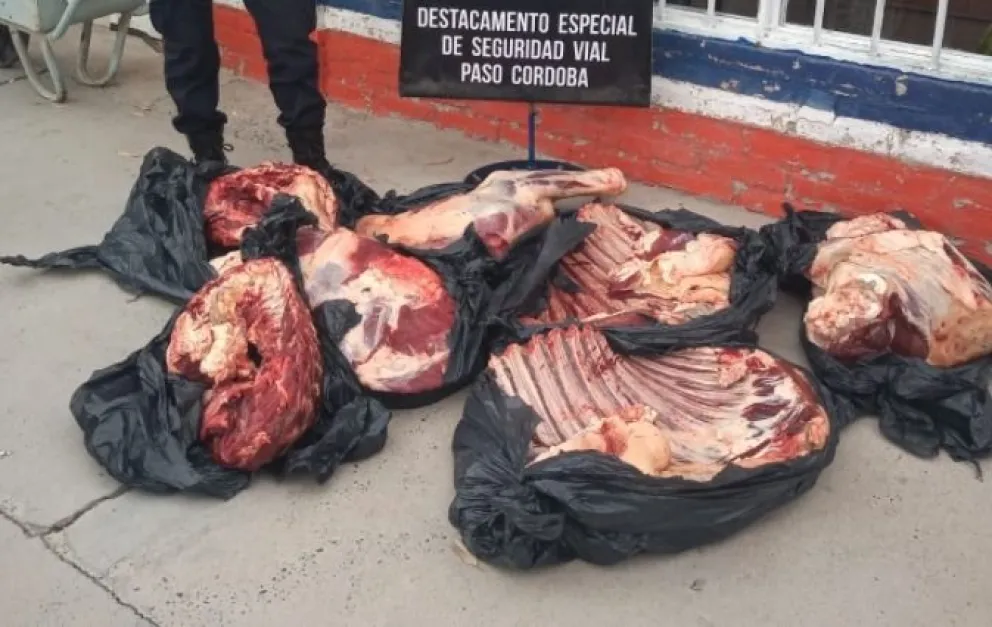 Cancelado el asado: Le encontraron más de cien kilos de carne vacuna en el auto