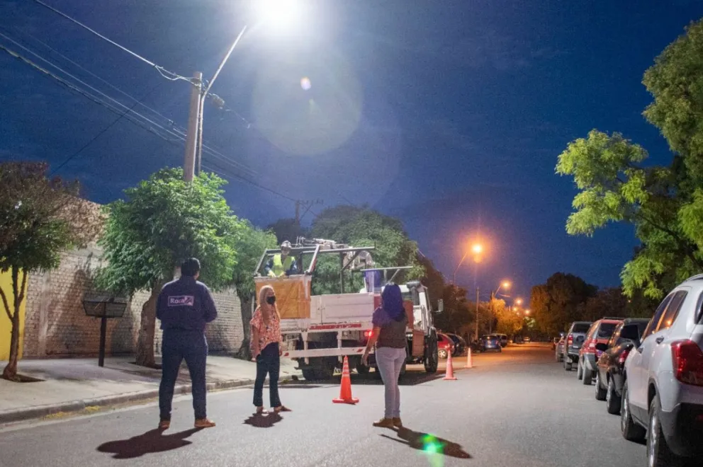 Buenas noticias para los vecinos del Alfonsina Storni: Ya está lista toda la luminaria led 