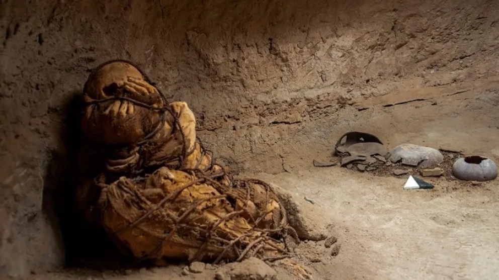 Impresionantes fotos de una momia hallada en Perú: Estaba atada con sogas