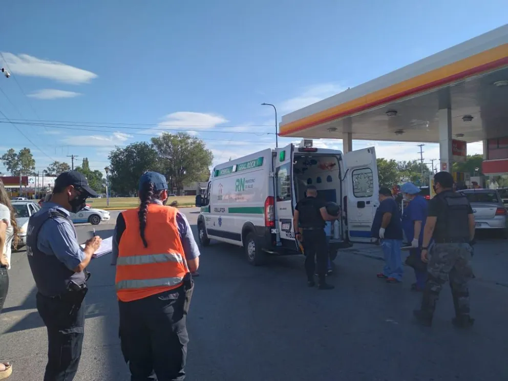 Hace instantes: una moto y una camioneta protagonizaron un choque