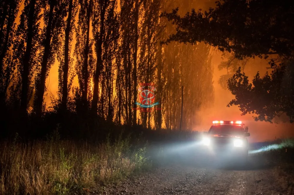 Bomberos trabajó más de 3 horas en un incendio de pastizales 