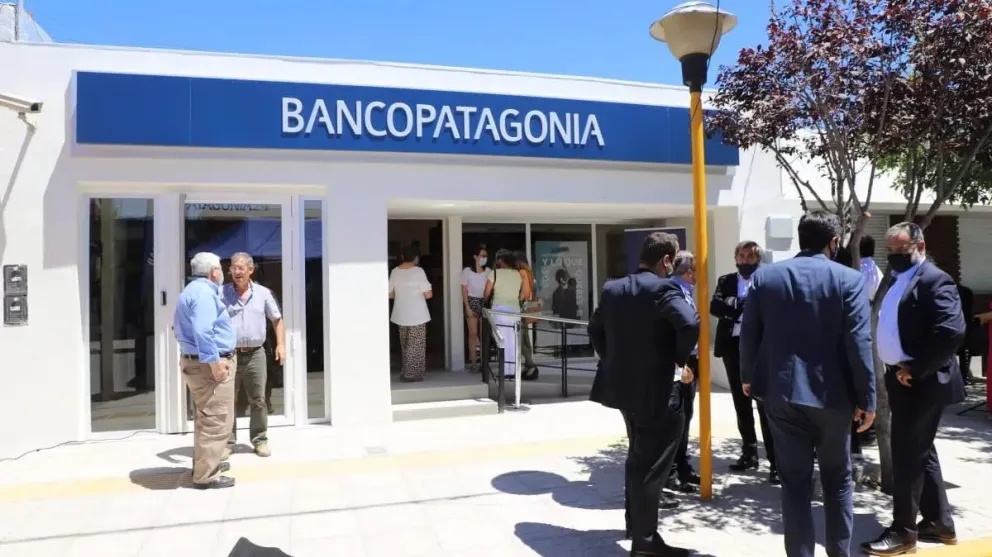 Inauguraron dos nuevos centros de atención del Banco Patagonia en el Alto Valle