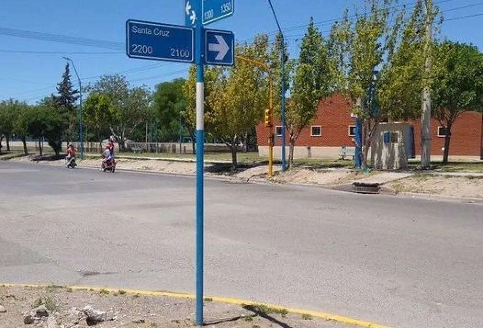 ¡Atención y precaución! Nuevo semáforo y cambio de sentido de las calles Santa Cruz y Kennedy
