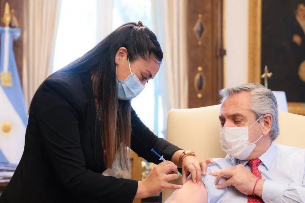 El presidente Alberto Fernández se aplicó la tercera dosis contra el Covid-19