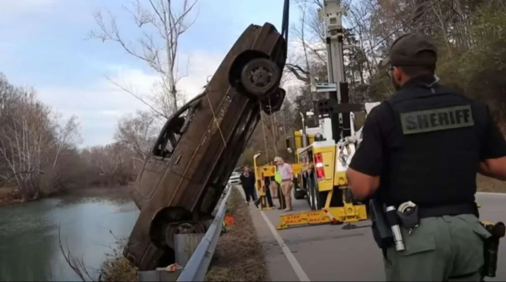 ¡Después de 21 años! Un youtuber encontró un auto con dos adolescentes desaparecidos 